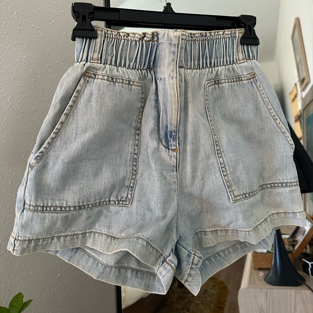 Urban Outfitters elastic waist shorts - XS.